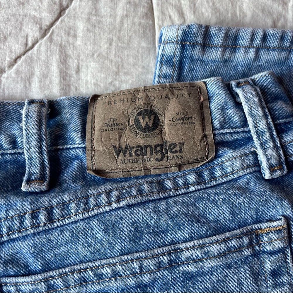Wrangler Men's Relaxed Jeans in Blue - Picture 5 of 5